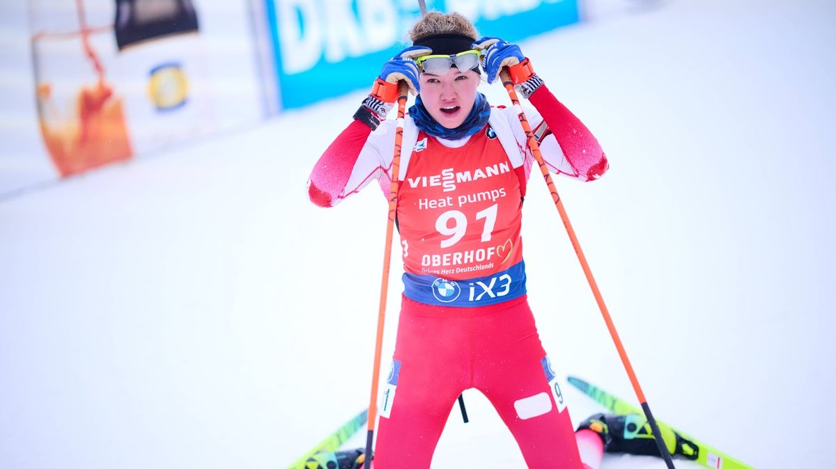 Slzy hned na startu. Biatlonistka z Běloruska debutovala v SP za uprchlický tým